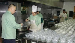 甜甜的汤圆 端进病房——营养科大年初一为住院病人免费送上汤圆
