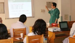 泌尿外科在全院首次召开医护人员年终总结报告会