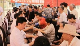 城东病区到大面镇义诊