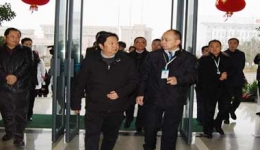 崇州市四大班子领导看望慰问崇州分院一线职工