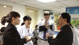 英国驻重庆总领事馆领事事务部官员访问我院