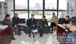 中央群众路线教育实践活动督导组到崇州分院督导检查