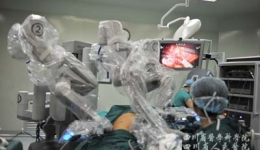 我院引进的省内首台达芬奇手术机器人系统成功完成第一例手术