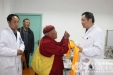 我院阿坝州对口支援医疗队员合作完成一例疑难白内障患者手术