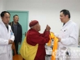 我院阿坝州对口支援医疗队员合作完成一例疑难白内障患者手术