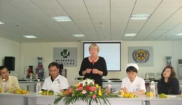 美国静疗专家Josie Stone女士来我院与静疗护士进行学术交流