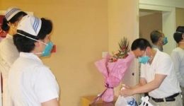 护理部慰问接受医学观察的医务人员