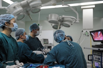 省内首例腹腔镜亲体供肾切取肾移植