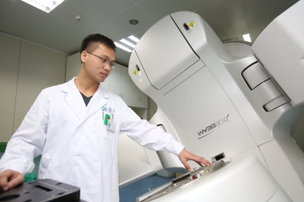 享受创造的工作狂人：肿瘤科放疗中心医学物理师邹炼