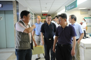 国内知名神经外科专家来我院交流