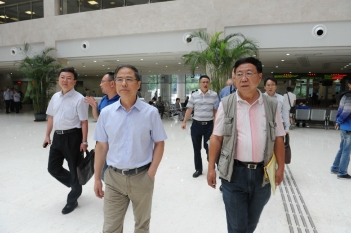 国内知名神经外科专家来我院交流