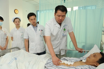 学科带头人、中心主任杨洪吉