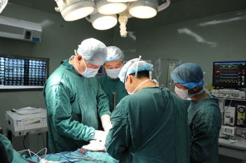 成功实施全国首例新型肝脏肿瘤切除术