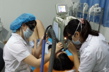 铒激光治疗痤疮瘢痕