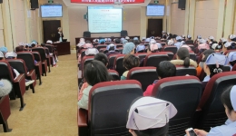 护理部举办2015年度护理论文报告会