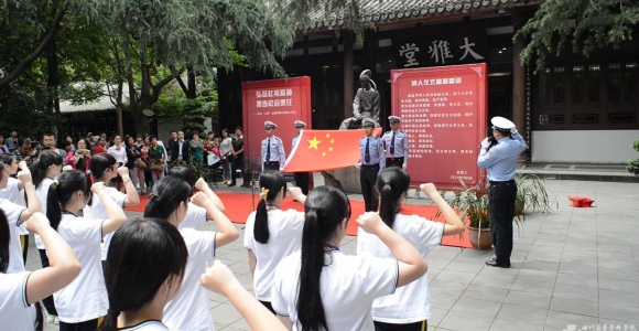我院护士学校百名学生感受成人礼