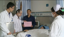 崇州分院医护人员踊跃为一重病贫困患者捐款献爱心