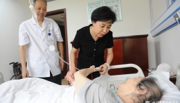 七一前夕院领导带队走访慰问离休干部和特困党员