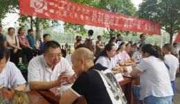 践行“两学一做”  外科党总支进社区开展义诊活动