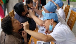 口腔科党支部开展“爱牙日”义诊