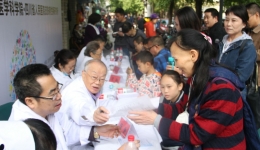 皮肤病性病研究所举行银屑病专家公益患教和义诊