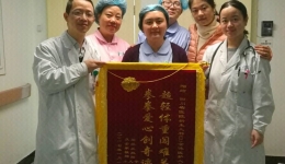 三胞胎小妹顺利从我院NICU康复出院
