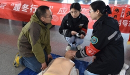急救中心参加四川青年志愿者服务春运