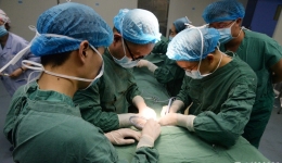 崇州分院成功实施首例甲状（旁）腺肾功衰继发甲旁亢手术