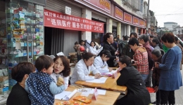 我院对口支援资阳市人民医院医疗队开展大型义诊及卫生下乡巡回医疗服务