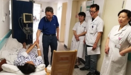 内科党总支爱心帮扶精准扶贫结对户