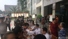 感染科举行“世界肝炎日”大型义诊活动