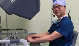 机器人微创中心主任王东作为培训导师受邀第二军医大学泌尿手术周行机器人手术演示