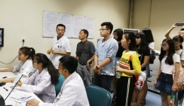 电子科技大学实验室师生来我院放射科学习交流