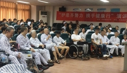 颌面外科成功实施首例“双叶瓣”同期修复重建肿瘤巨大缺损手术