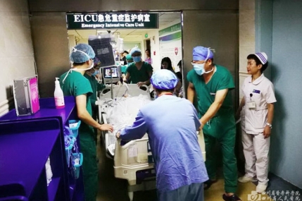 骨科医生 袁加斌