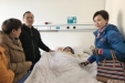呼吸与危重症医学科党支部利用午休时间看望退休黄主任