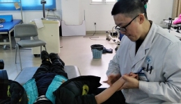 崇州分院开展小儿推拿术助力宝宝健康