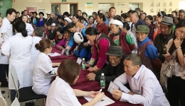 眼科党支部赴汶川县开展爱眼日义诊活动