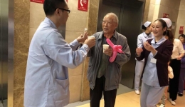 老年心血管二病房举办丰富多彩的重阳节庆祝活动