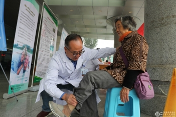 “中国镇痛周”义诊