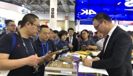 机器人微创中心在第25届全国泌尿外科学术会议展风采