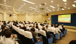 院党委常委向全院中层干部和职工代表述责述廉