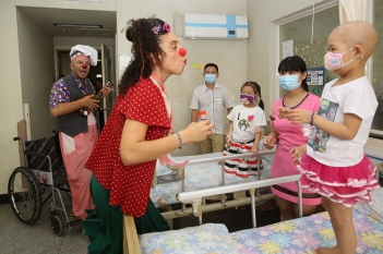 以色列“医疗小丑”到儿科