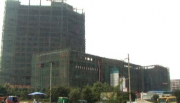 洪河医院迁建项目封顶主体并通过验收