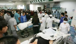 我院全力救治30名松潘车祸伤员