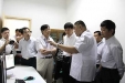 卫生部科教司司长何维等参观城东病区创新医疗器械应用情况