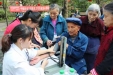 干部科党支部为温江区福利院老人送“体检”