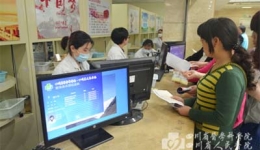 提升药学服务水平 门诊药房安装双屏系统