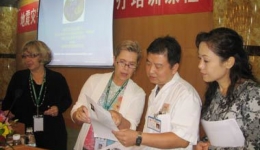 美国临床心理学家来我院进行地震灾害本体感觉心理治疗讲座