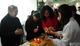 血液科组织“医患一家亲” 欢乐生日会